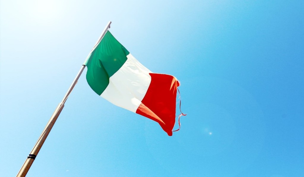 This image has an empty alt attribute; its file name is italian-flag.jpg