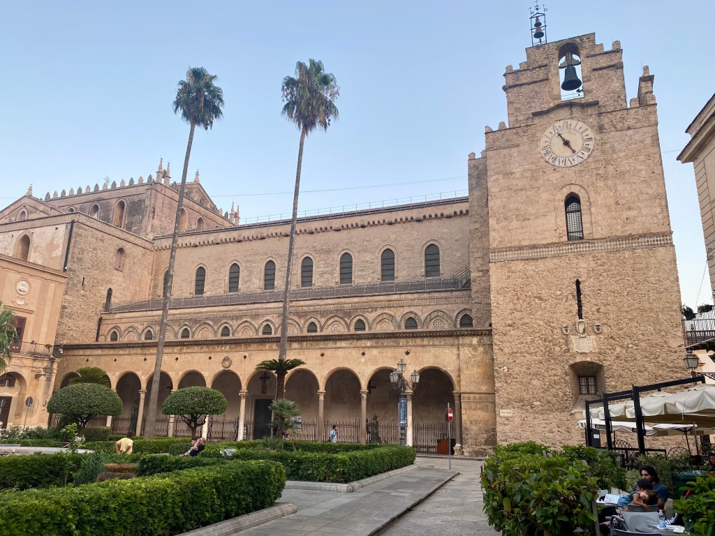 This image has an empty alt attribute; its file name is cattedrale-di-monreale.jpg