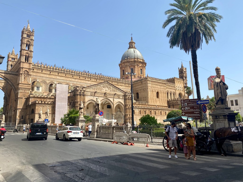 This image has an empty alt attribute; its file name is cattedrale-di-palermo.jpg