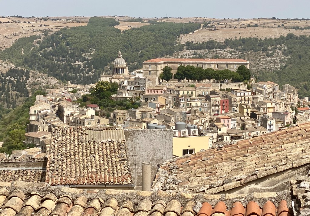 This image has an empty alt attribute; its file name is loo-with-a-view.jpg