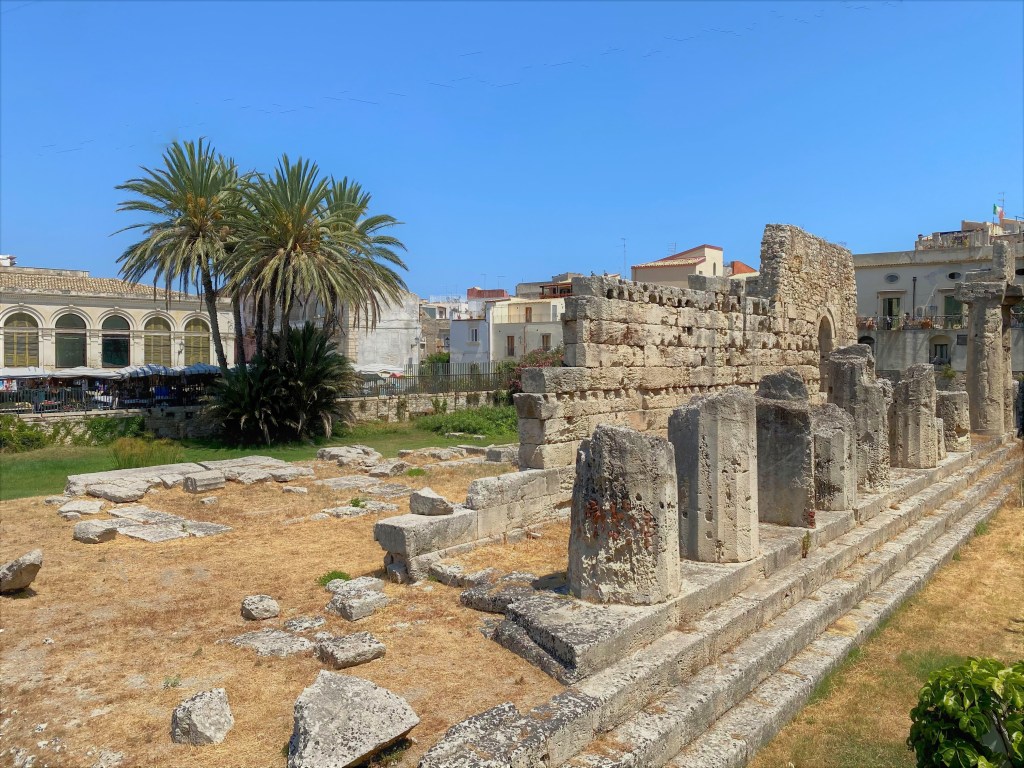 This image has an empty alt attribute; its file name is temple-of-apollo.jpg