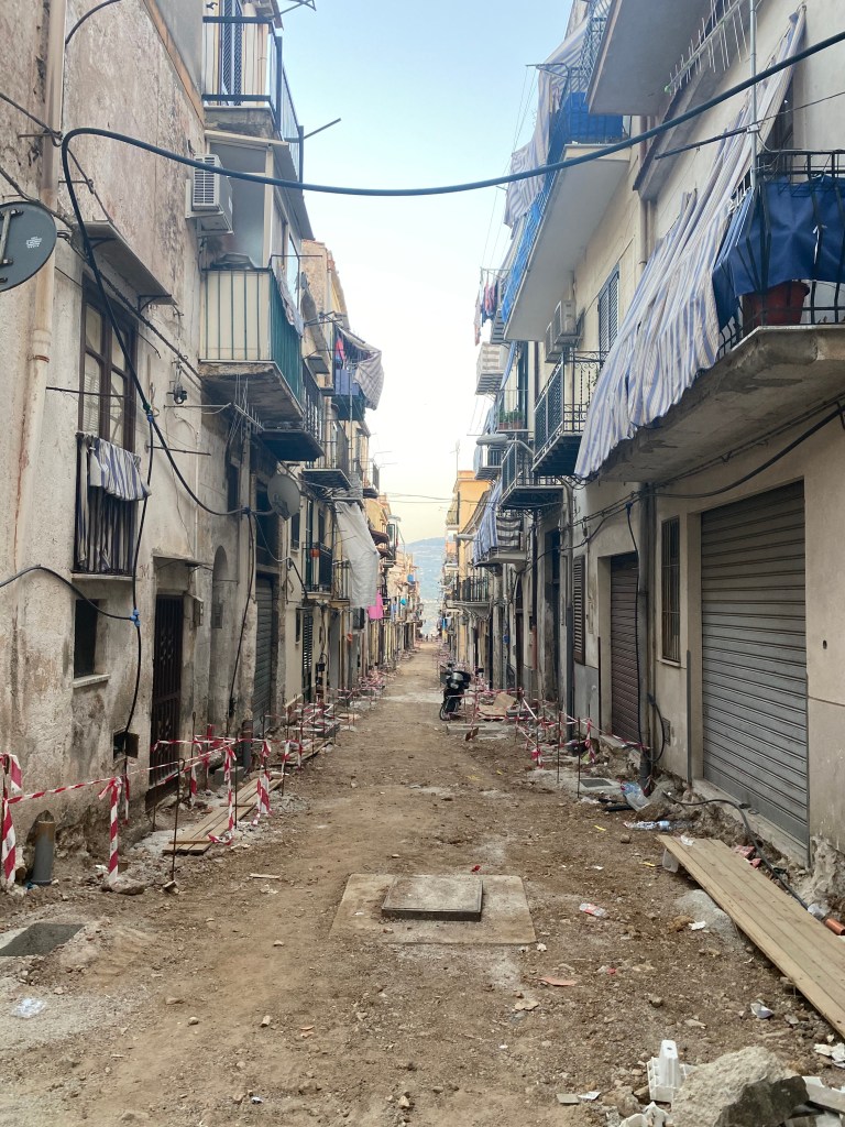 This image has an empty alt attribute; its file name is walk-to-monreale.jpg